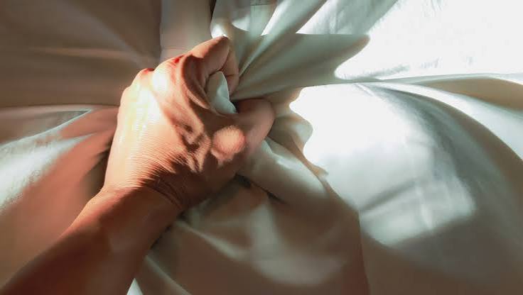 Imagem ilustrativa sobre ansiedade de desempenho e dificuldade para alcançar o orgasmo